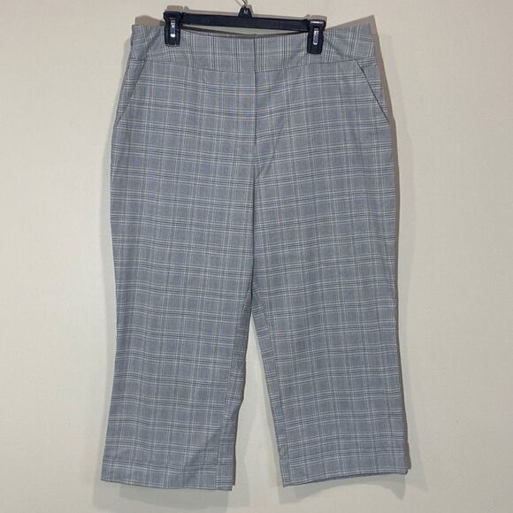 Plus Size Light Gray Dress Capris By 23rd St. Size 16. - Picture 1 of 5